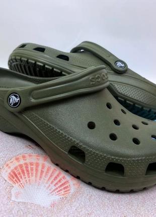 crocs classic original haki 1145 Crocs shoes in Christopher Kanes spring 17 runway show 120869742