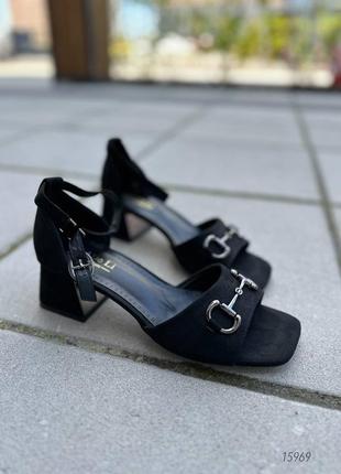Черные замшевые босоножки на среднем толстом удобном каблуке с квадратным носом цепочкой цепью пряжкой ремешком8 фото