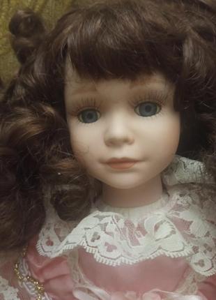 Продам в идеальном состоянии фарфорвую куклу с настоящими ресницами