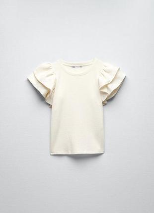 Молочна блуза футболка в рубчик з воланами zara
