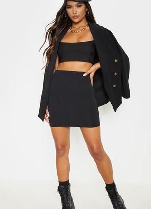Черная мини-юбка из эластичного материала