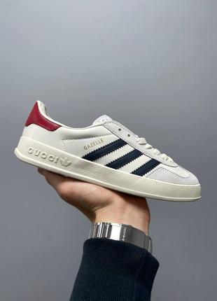 Стильные женские кроссовки adidas gazelle x gucci white белые с серым и красным