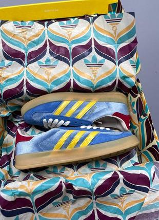 Шикарные женские кроссовки adidas gazelle x gucci blue синие с жёлтым и красным10 фото