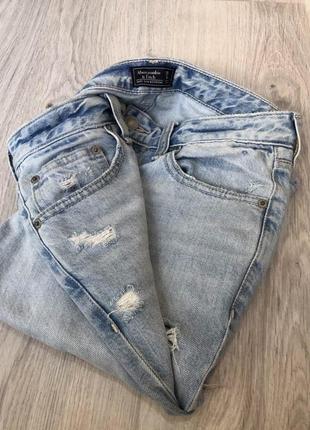 Рваные джинсы abercrombie9 фото
