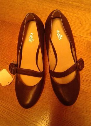 Новые удобные кожаные туфли wallis на устойчивом каблуке 38 размера