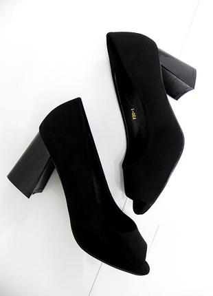 Удобные туфельки с открытым носком