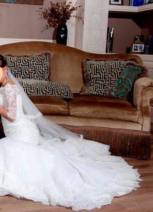 Шикарное свадебное платье со шлейфом3 фото