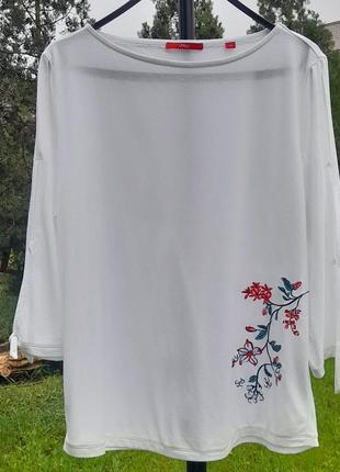 Белая трикотажная блуза с вышивкой2 фото