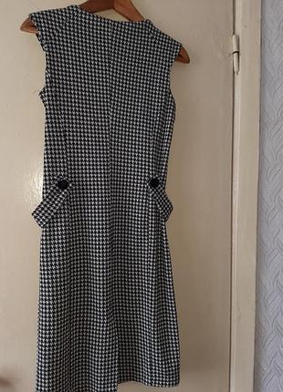 Сарафан на женщину в маленькой принт