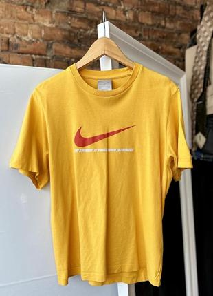 Футболка vintage nike big logo yellow