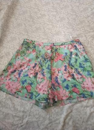 Красиві, водні, покасні шорти на підкладці 46-48розмір.