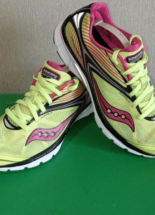 Кросівки фірми saucony 40 розміру