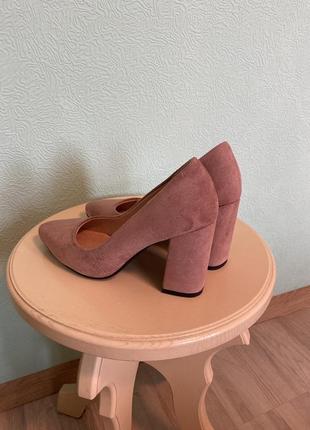 Женские красивые туфли, на каблуке. пудровые, 39 размер, жіночі туфлі