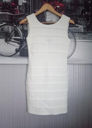 Белое бандажное платье размер с