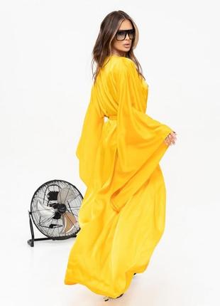 Горчичное шелковое длинное платье-халат на запах3 фото