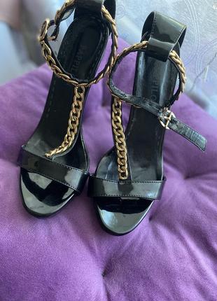 Босоніжки фірми papillon 39 розмір