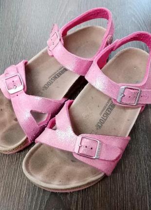 Босоножки сандалии birkenstock(немечки) 34 размер 22 см стелька.