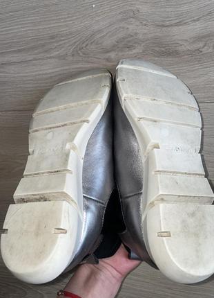 Серебристые кожаные ботинки calvin klein5 фото