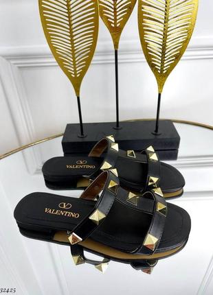 Шльопанці із закльопками, шльопанці з шипами