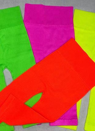 Яркие оранжевый велосипедки с утягивающим эффектом в рубчик