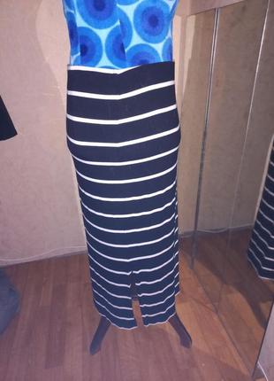 Эластичная длинная юбка с разрезами по бокам5 фото