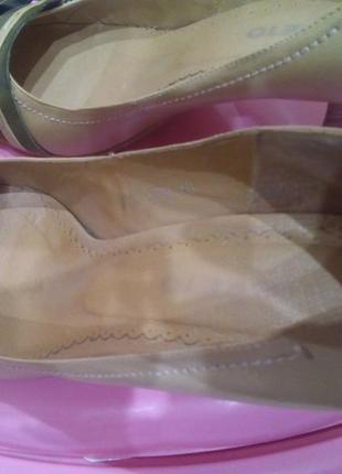 Цена снижена!женские кожанные туфли, средний каблучок типа "рюмочки", 40 размер4 фото