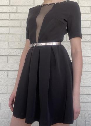 Дизайнерское мини платье с ремешком1 фото