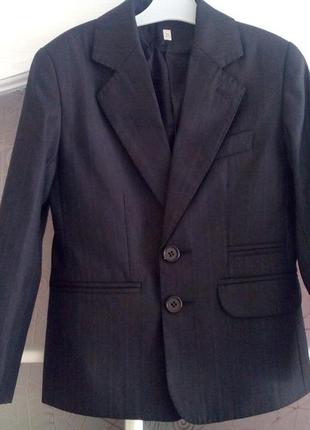 Піджак і жилет bozer на худенького хлопчика 6-7 років.