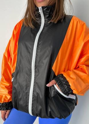 Бомбер в ретро стиле на молнии молнии молнии застежки плащевка базовая стильная трендовая курточка черная белая синяя желтая розовая оранжевая6 фото