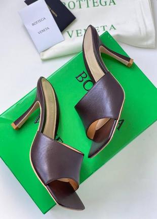 Босоніжки на підборах шкіряні шоколад у стилі bottega veneta