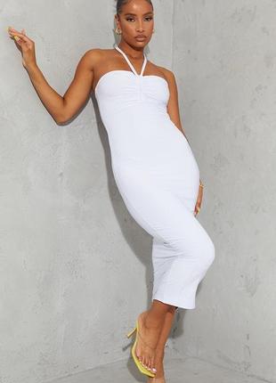 Облягаюча біла сукня-холтер у довжині міді / максі