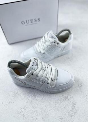 Кроссовки  guess