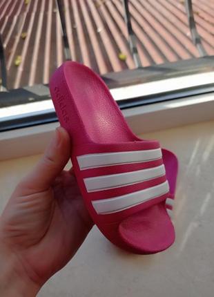 Оригинальные шлепанцы adidas