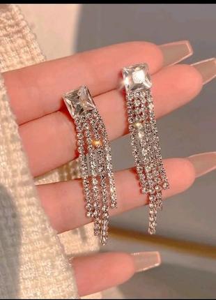 Красивые вечерние серьги. новые. корейская бижутерия.