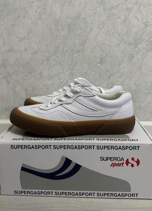 Білі кросівки superga