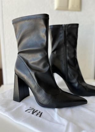 Ботильоны zara с геометрическим каблуком (новые)