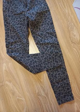 Джинсы стрейчивые леопардовые 42-44
