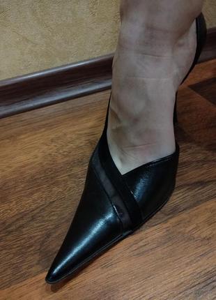 Черные элегантные туфли на шпильке5 фото