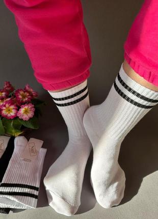Жіночі шкарпетки подовжені