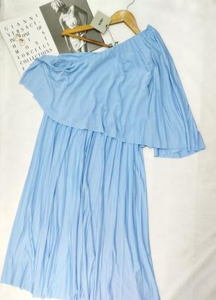 Голубое платье на одно плечо плиссе5 фото