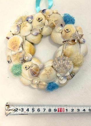 Декор на стену венок из ракушек сезаль