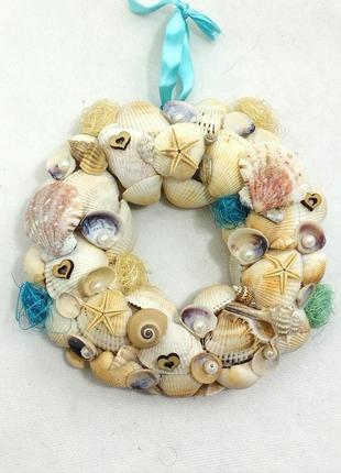 Декор на стену венок из ракушек сезаль