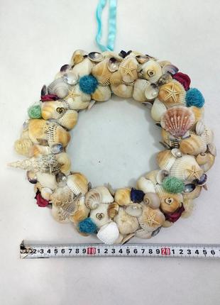 Декор на стену венок из ракушек сезаль