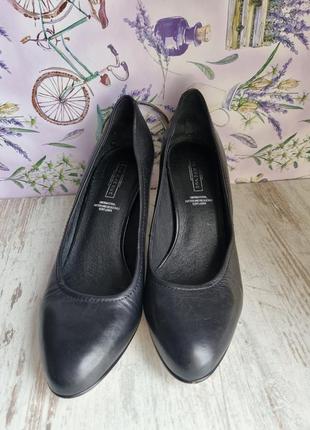 Красиві натуральні класичні шкіряні чорні туфлі на підборах човники туфлі туфлі 38 5th avenue1 фото