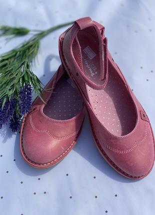 Кожаные сандалии с закрытым носиком размер 37