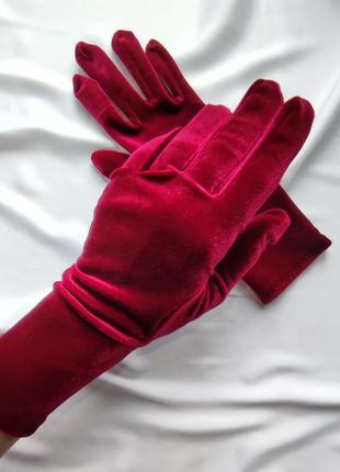 Красные бархатные перчатки, короткие3 фото