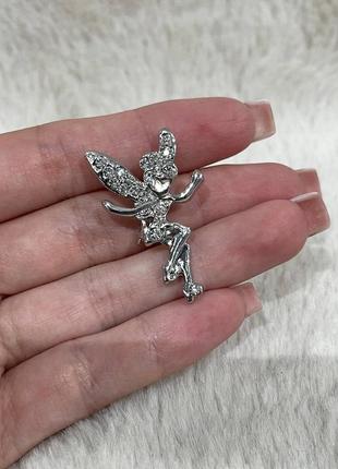 Изящная женская брошь "танцующая сказочная фея динь-динь в серебре" - оригинальный подарок девушке