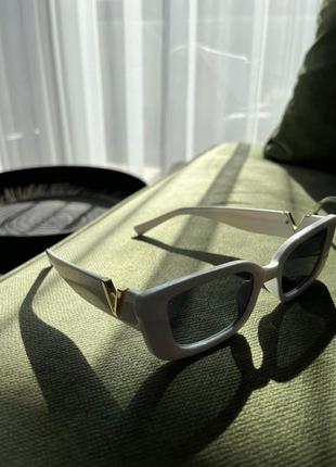 Тренд вінтажні стильні окуляри у стилі 90-х білі сонцезахисні