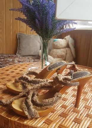 Очень крутые босоножки