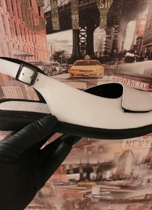 Босоножки белые кожаные  footstep код -(524)37